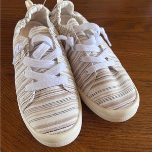 BNWT Maurice’s Mariah shoes size 9.5